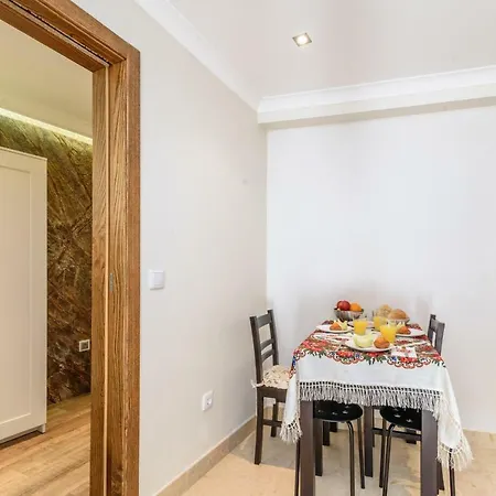 Alfama's Typical House Apartment *